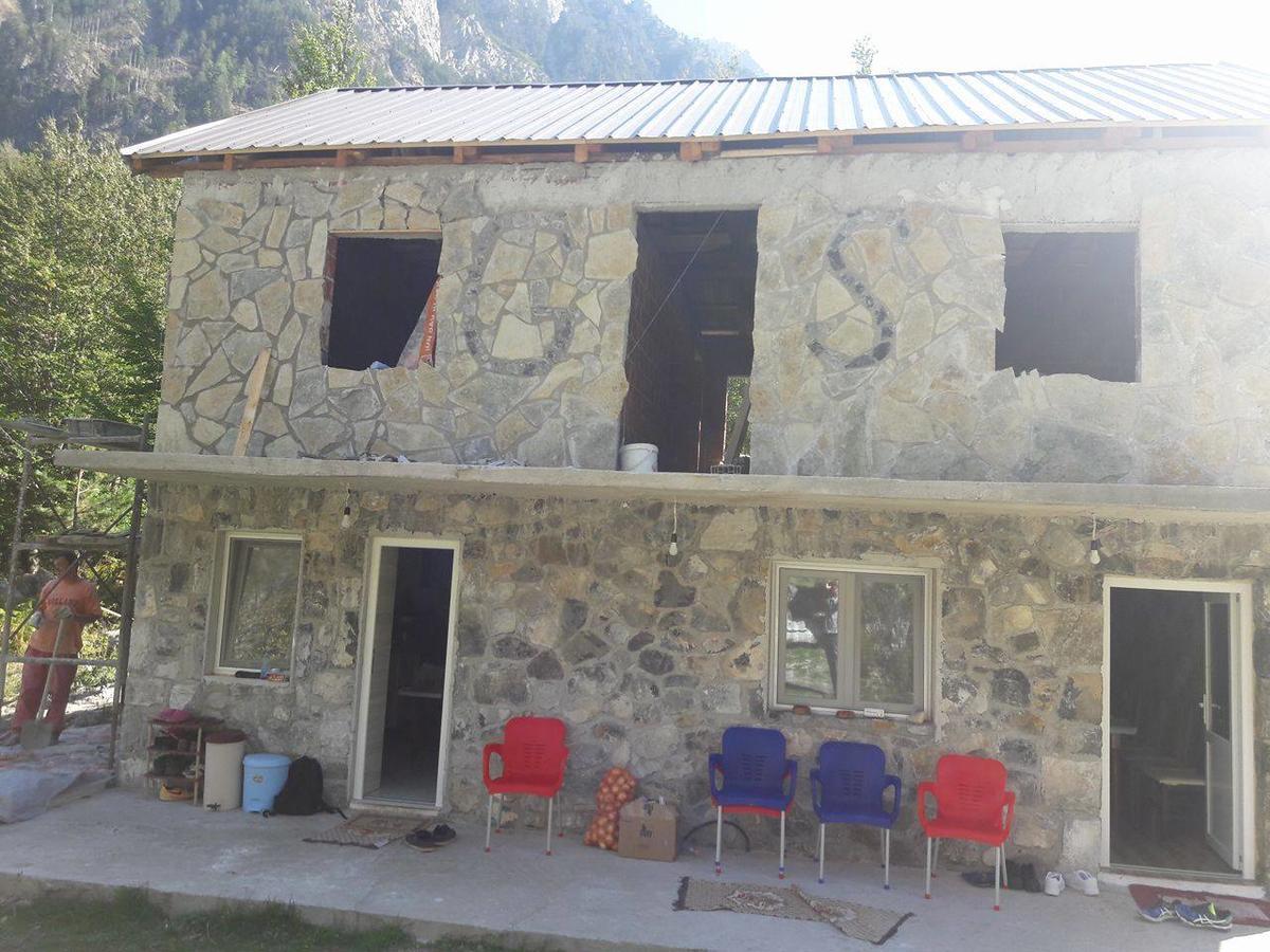 Guesthouse Arben Selimaj Bajram Curri エクステリア 写真